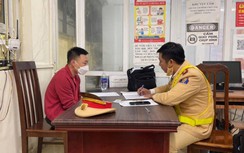 Tài xế tông 10 xe máy trên phố Bạch Mai có nồng độ cồn vượt kịch khung