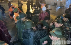 Thuyền chở 7 ngư dân gặp nạn khi đang đánh cá trên biển Vũng Áng