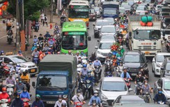 Dành làn ưu tiên xe buýt, chớ bàn lùi