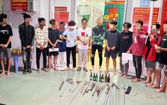 Hai nhóm thanh thiếu niên mang theo bom xăng, hẹn nhau giải quyết mâu thuẫn