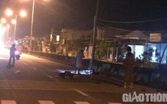 Video TNGT 13/12: Kinh hoàng xe máy tông dải phân cách, hai người tử vong