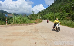 Bạt đồi, nắn đường để phát triển kinh tế cho bà con dân tộc Hre