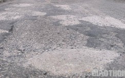 Quốc lộ 15B nối Khu du lịch Thiên Cầm chi chít ổ gà, mất an toàn giao thông