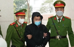 Cảnh sát dẫn giải các bị cáo vụ AIC đến toà, an ninh thắt chặt