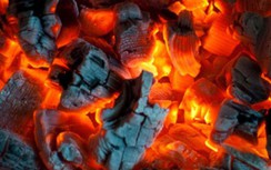 3 người ngạt khí vì đốt than sưởi ấm, bác sĩ cảnh báo "cái chết êm dịu"