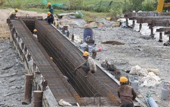 Nhập thiết bị, tăng tốc cuối năm trên cao tốc Cam Lâm - Vĩnh Hảo