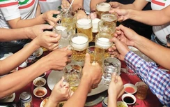Khó nhịn miệng vì tiệc tùng cuối năm, nhiều người đối mặt cơn đau gout cấp