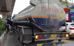 Video TNGT 30/12: Bị xe bồn chở xăng tông trúng, cặp vợ chồng thương vong