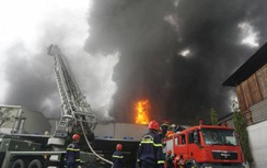 Cháy lớn trong Khu công nghiệp ở Đà Nẵng, hơn 100 cảnh sát cứu hỏa