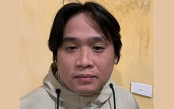 Đẩy ngã cảnh sát, tài xế thách thức "tôi đang cần thâm mắt, gãy bớt xương"