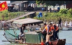 Nghi phạm gây ra vụ giết người bơi dưới nước 30 phút trước khi bị bắt