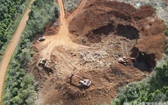 Thản nhiên khai thác rầm rộ đá trái phép ở Đắk Nông