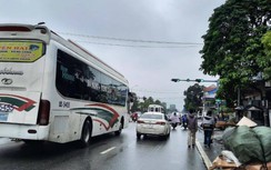 Xe khách tuyến liên vận quốc tế ngang nhiên vào TP Huế đón khách