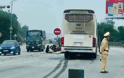 Xe máy va chạm với xe khách, 2 người phụ nữ tử vong tại chỗ