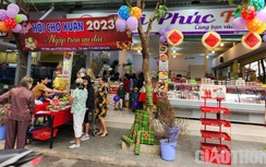 Thị trường Tết sôi động, những món hàng nào hút khách ở TP.HCM nhất?