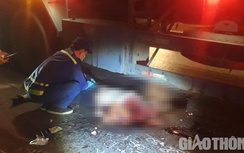 Video TNGT 9/1: Người đàn ông đi xe máy bị xe container cán tử vong