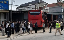 Khoảnh khắc trước lúc xe máy va chạm xe khách làm chết người ở Nghệ An
