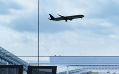 Cửa máy bay bật tung ở độ cao 2.800m, đồ đạc của hành khách bị hút ra ngoài