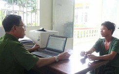 Hơn 3 giờ giải cứu tài xế xe khách mắc kẹt trong cabin