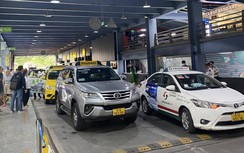 Taxi Tân Sơn Nhất "hụt hơi" trước số lượng chuyến bay mùa Tết
