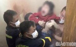 Giải cứu thành công cháu bé 9 tuổi kẹt khe tường giữa 2 căn nhà