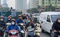 Cả chục lô cốt vẫn án ngữ đường Vũ Trọng Khánh, ùn tắc cả giờ thấp điểm