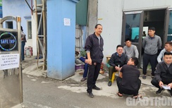 Trung tâm đăng kiểm đóng bất ngờ, người dân làm gì khi bị "kẹt" giấy tờ?