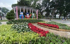 TP.HCM: Rực rỡ sắc hoa ở các tuyến đường chào đón Tết Quý Mão 2023