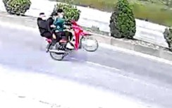 Xử phạt đối tượng kẹp 3, bốc đầu trên QL1A