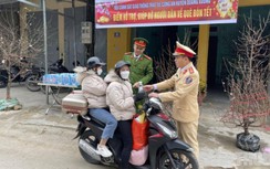 CSGT Thanh Hoá lập chốt đón, hướng dẫn người dân về quê ăn Tết