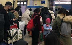 Ga Hà Nội đông nghẹt ngày đầu nghỉ Tết Nguyên đán
