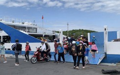 Nườm nượp khách du xuân bằng phà biển Cần Giờ đi Vũng Tàu