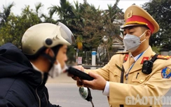 Cận cảnh CSGT truy quét “ma men” và “hung thần tốc độ” dịp Tết ở Yên Bái