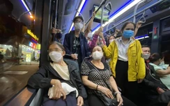 Gần 2 triệu lượt khách đi xe buýt ở TP.HCM trong những ngày Tết