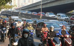 Hà Nội ùn tắc mọi ngả đường ngày đầu tuần người dân đi làm sau Tết