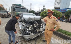 5 ô tô tông liên hoàn khi dừng đèn đỏ ở Quảng Ngãi