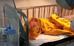 Một bé sơ sinh bị bỏ trên bậc lên xuống tàu SE1