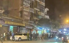 Cặp vợ chồng tử vong với nhiều vết thương ở phòng ngủ, cạnh 1 con dao dài