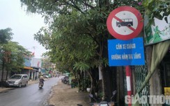 Từng đoàn xe giường nằm lao vun vút trên tuyến đường đặt biển cấm