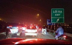 Vạn người chen chân đến hội Lim, cao tốc Hà Nội - Bắc Giang tắc cục bộ