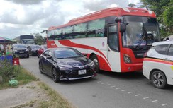Du khách đi lễ chùa đông, kẹt xe kéo dài hơn 1km trên QL1 qua Sóc Trăng