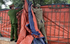 Dỡ hàng quán trái phép ở công viên Cầu Giấy sau phản ánh từ Báo Giao thông