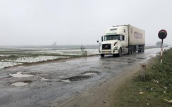 Biển báo hạn chế tải trọng bị tẩy xoá, xe tải hạng nặng cày phá đường huyện