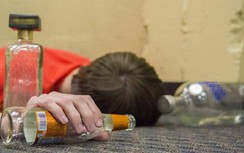 Đau đầu sau khi uống rượu, có nên uống thuốc giảm đau?