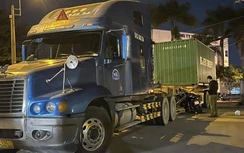 Video TNGT ngày 7/2: Xe máy dính chặt xe container, nam thanh niên tử vong