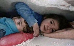 “Làm ơn đưa cháu ra khỏi đây! Cháu sẽ làm giúp việc đền ơn chú!"