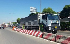 Video TNGT 9/2: Nam sinh lớp 9 bị xe tải cán tử vong sau va chạm xe khác