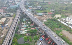 Bất an lán xưởng trái phép, vật liệu dễ cháy bủa vây gầm cầu Thăng Long