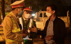 Lái xe vi phạm nồng độ cồn ngỏ ý "giải quyết nhanh bằng tình cảm"