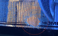 Xe khách lại bị ném đá, vỡ nát kính trên đường Hồ Chí Minh